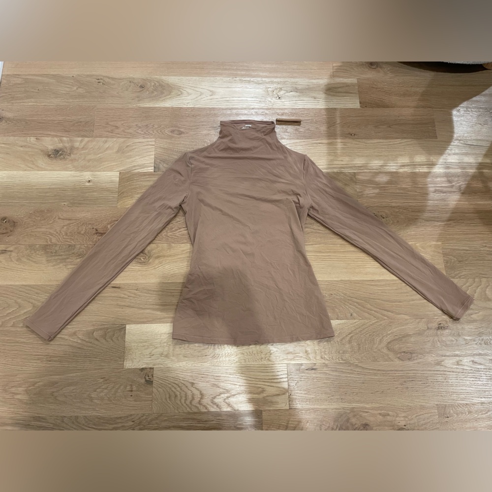 SKIMS fits everybody turtle neck top